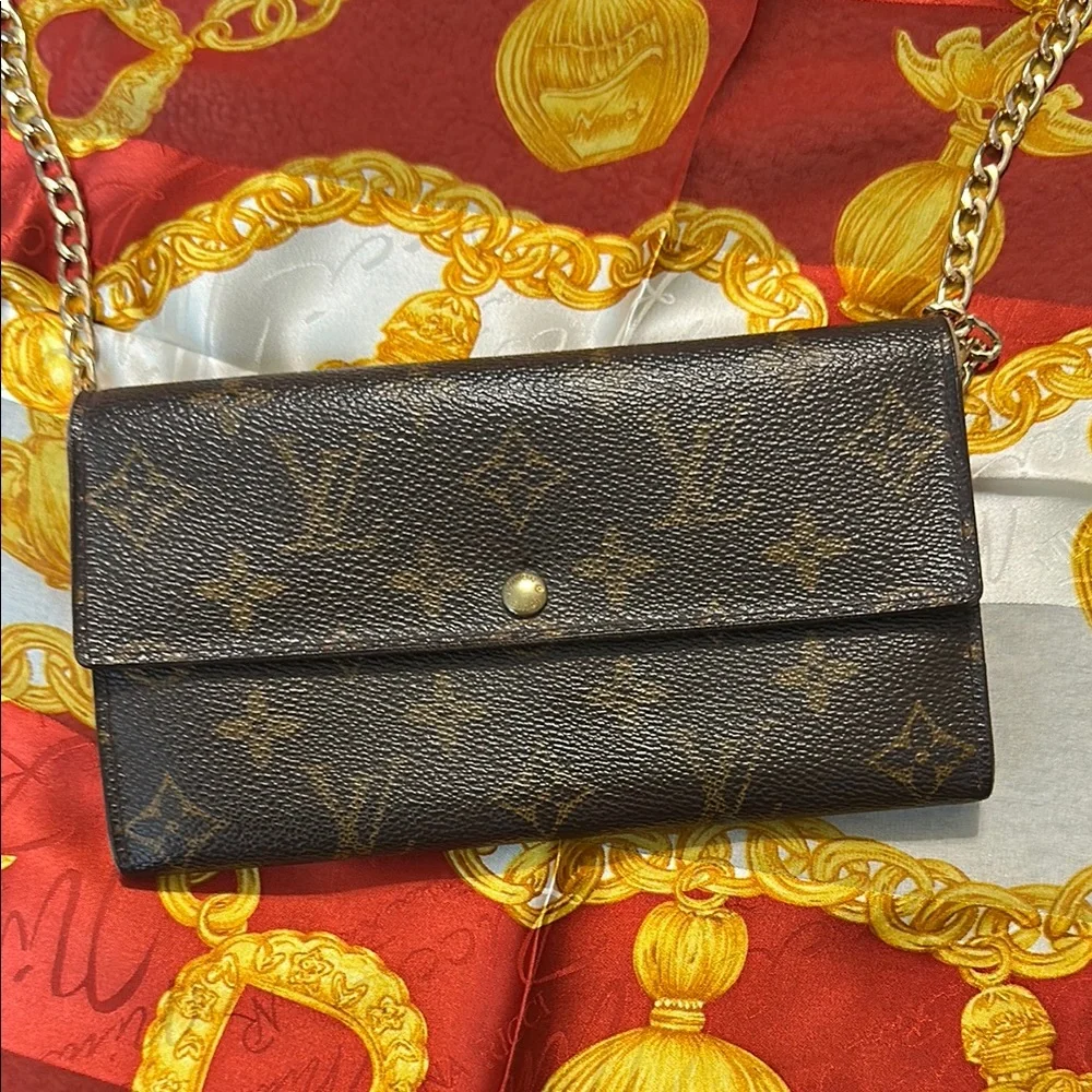 Louis Vuitton Monogram Coated Canvas Wallet with unbranded chain Made in France - Picture 1 of 8
